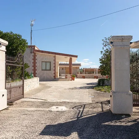Dimora Sweet Home, With Pool Holiday home