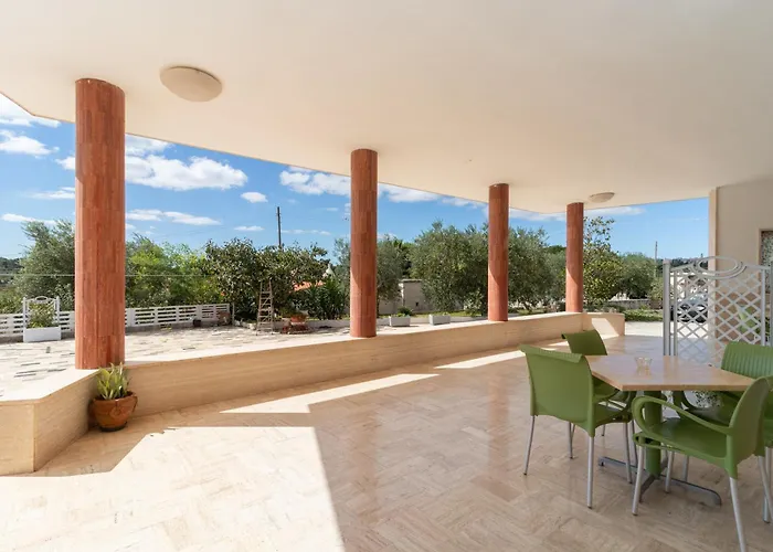 בית נופש Dimora Sweet Home, With Pool פוטיניאנו